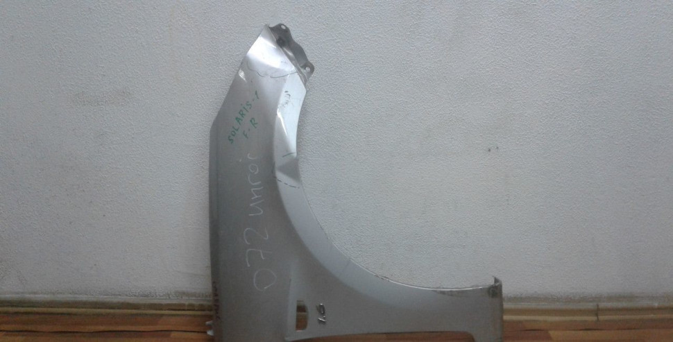 Крыло переднее правое Hyundai Solaris 1 oem 868321R000 (вмятина)