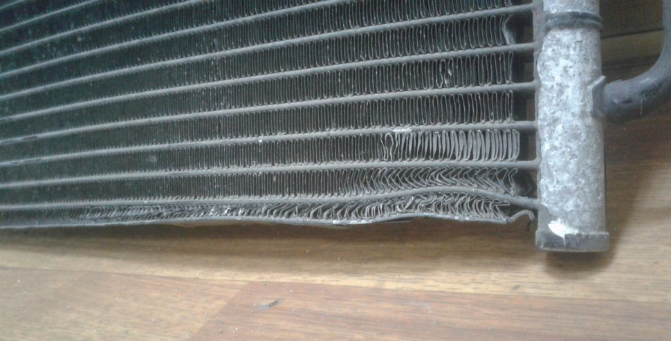 Радиатор кондиционера Volkswagen Tiguan 1 oem 5n0820411e Радиатор кондиционера Volkswagen Tiguan 1 oem 5n0820411e