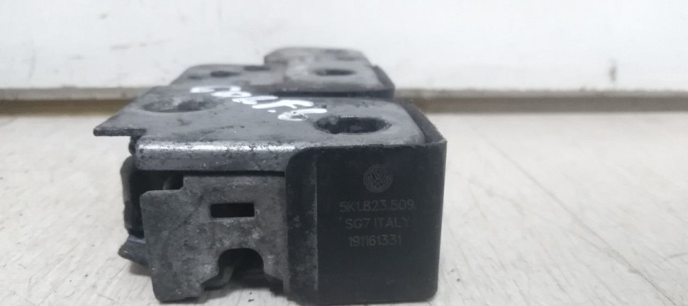 Замок капота Volkswagen Golf 6 oem 5k1823509 Замок капота Volkswagen Golf 6 oem 5k1823509