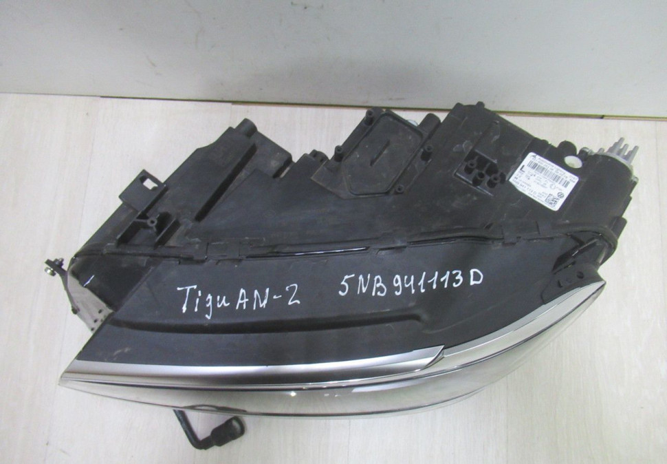 Фара левая LED Volkswagen Tiguan 2 oem 5nb941113d (сломано 2 крепления) Фара левая LED Volkswagen Tiguan 2 oem 5nb941113d (сломано 2 крепления)