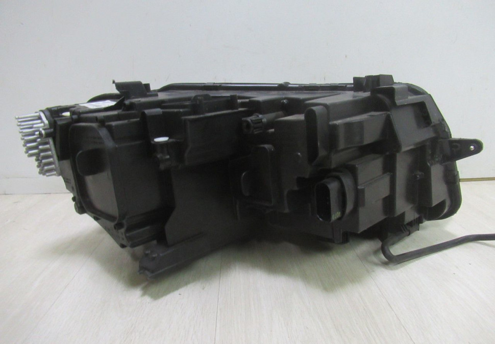 Фара левая LED Volkswagen Tiguan 2 oem 5nb941113d (сломано 2 крепления) Фара левая LED Volkswagen Tiguan 2 oem 5nb941113d (сломано 2 крепления)