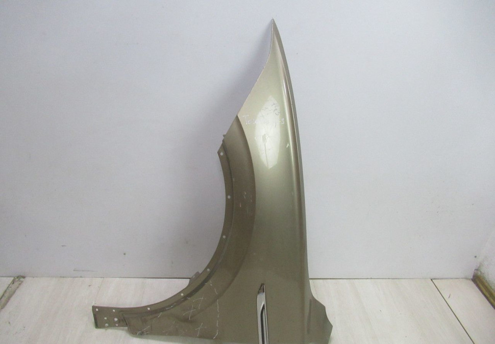 Крыло переднее левое Volkswagen Touareg 3 oem 760821105 (вмятина)