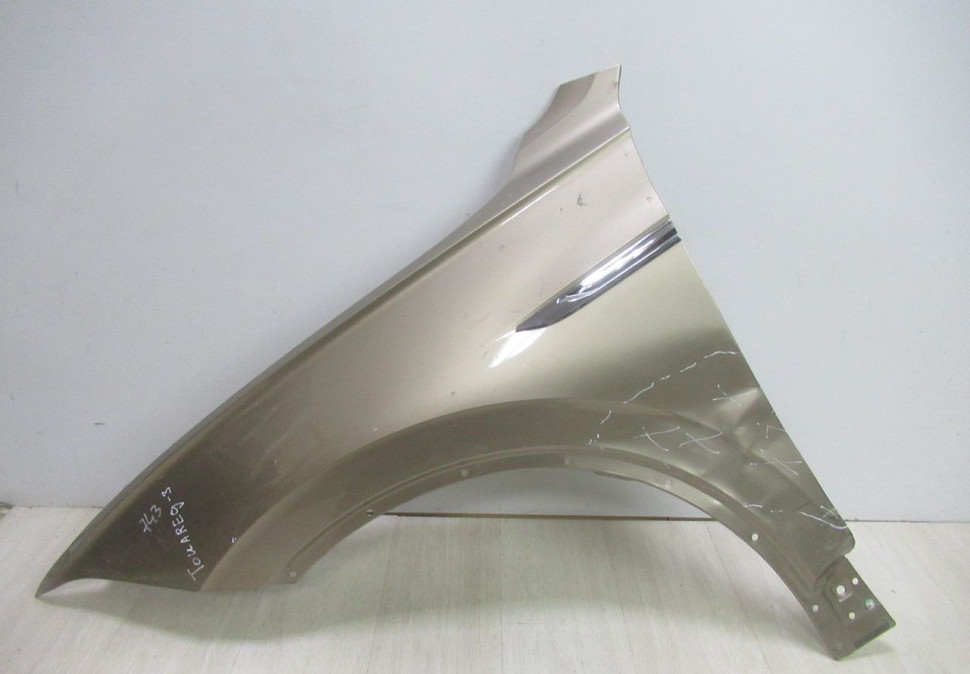 Крыло переднее левое Volkswagen Touareg 3 oem 760821105 (вмятина)