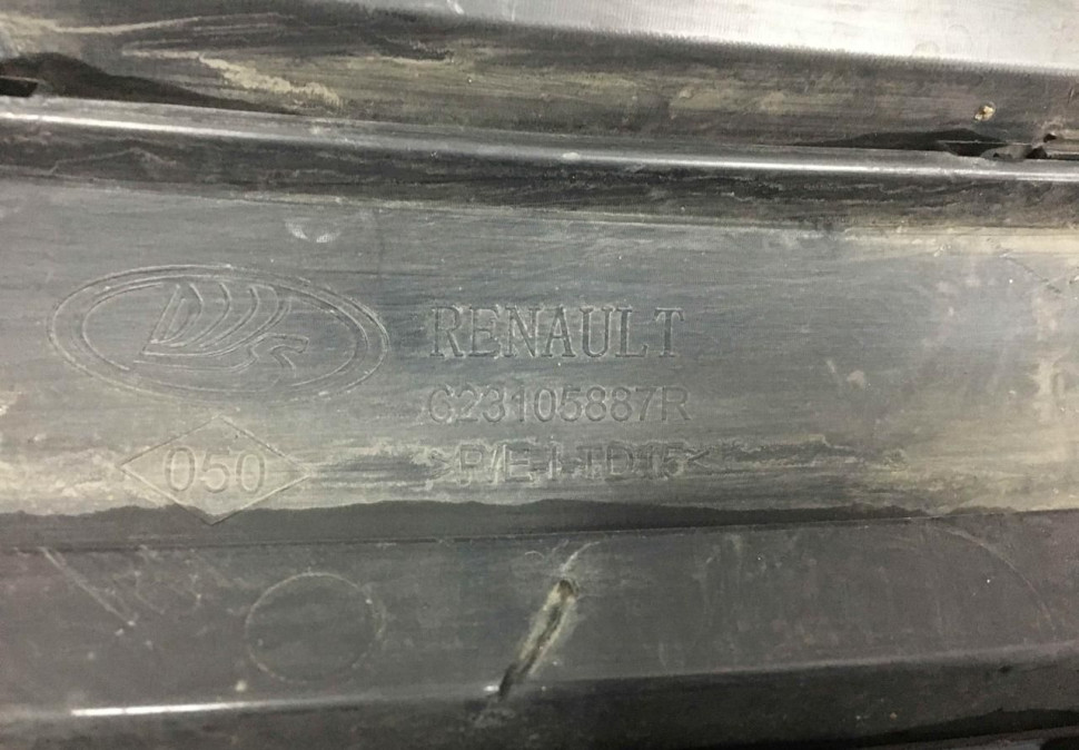 Решетка радиатора Renault Logan 2 рестайлинг OEM 623105887R Решетка радиатора Renault Logan 2 рестайлинг OEM 623105887R