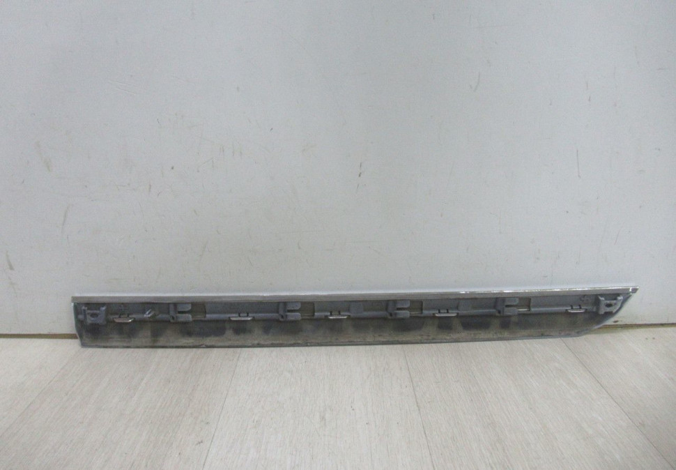 Молдинг двери задней правый Volkswagen Passat B8 oem 3G0854950D Молдинг двери задней правый Volkswagen Passat B8 oem 3G0854950D