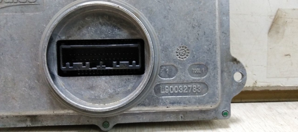 Блок управления LED фары Cadillac Escalade 4 14-20 oem 23134121