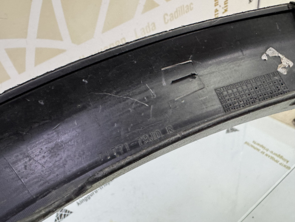 Накладка переднего бампера правая бу Suzuki SX4 OEM 7177179J0R