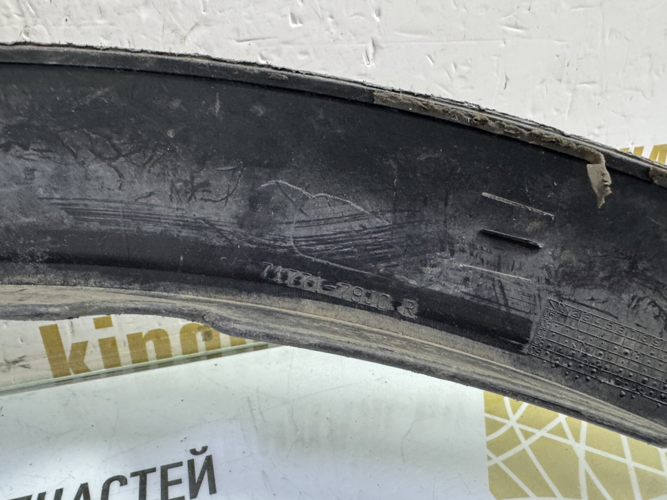 Накладка переднего бампера правая бу Suzuki SX4 OEM 7177179J0R