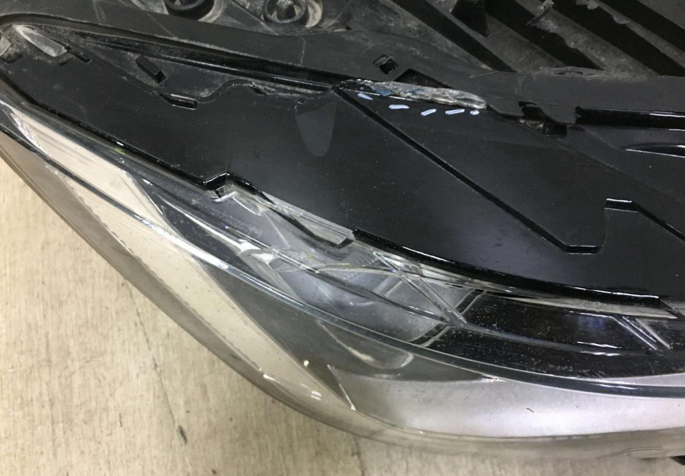 Фара правая Volkswagen Passat B8 2014  oem 3G1941036L