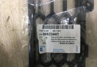 Решетка в бампер центральная Chevrolet Captiva c100 (07-11) oem 96623441