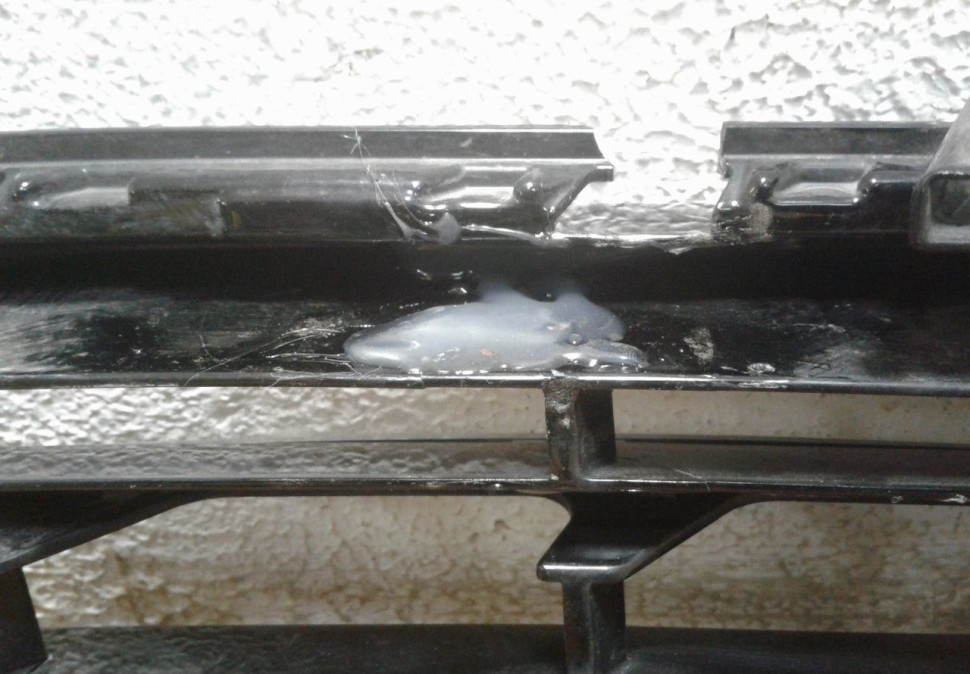 Решетка переднего бампера левая Volkswagen Touareg NF рестайл (после ремонта) oem 7p6853665