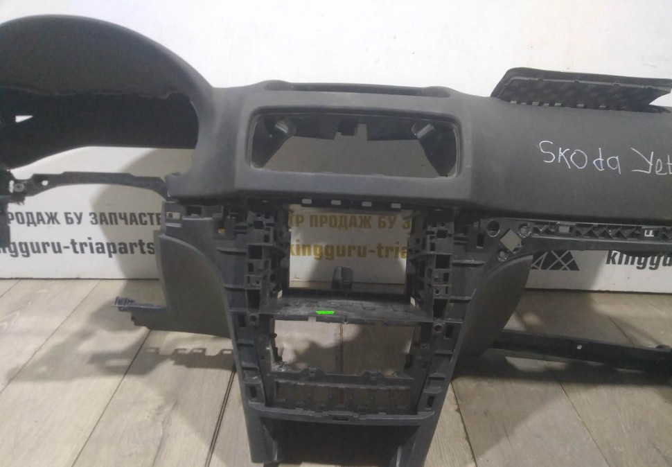 Торпедо сработавшее бу Skoda Yeti OEM 5L1857007E Торпедо сработавшее бу Skoda Yeti OEM 5L1857007E