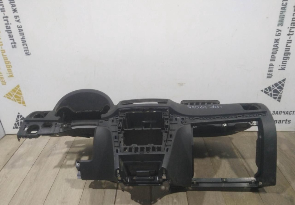 Торпедо сработавшее бу Skoda Yeti OEM 5L1857007E Торпедо сработавшее бу Skoda Yeti OEM 5L1857007E