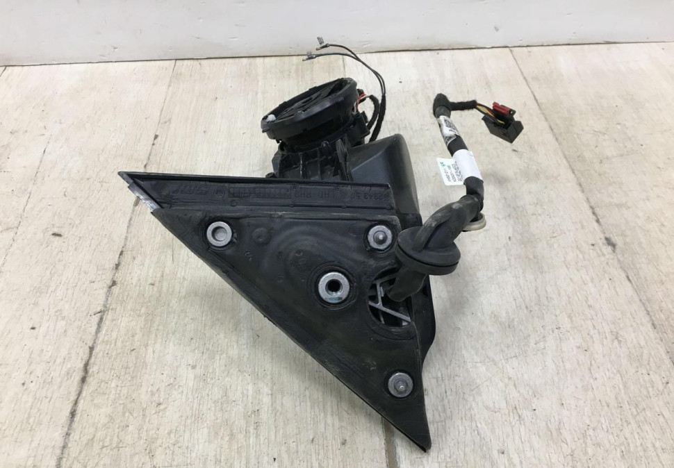 Корпус зеркала правый 6 пин Skoda Octavia A8 OEM 5E4857508