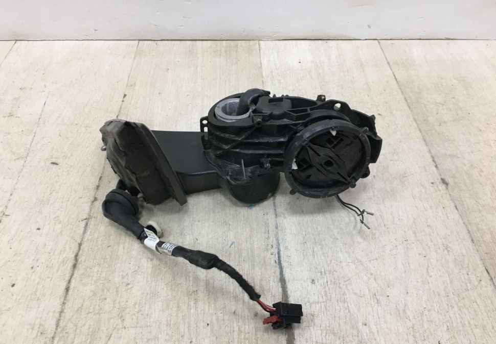 Корпус зеркала правый 6 пин Skoda Octavia A8 OEM 5E4857508
