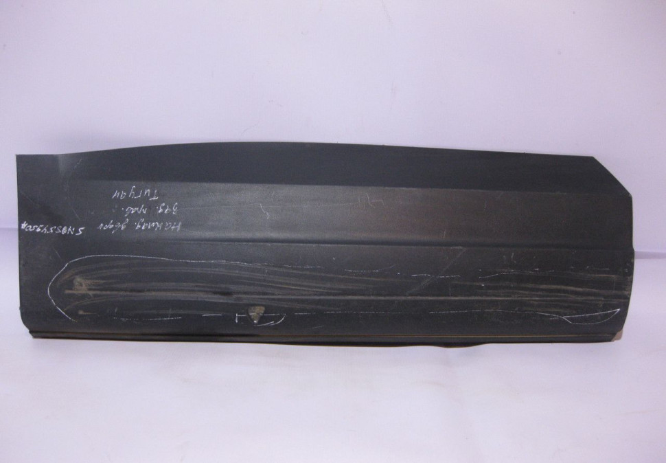 Накладка двери задняя правая Volkswagen Tiguan (11-16) (потертости) oem 5n0854950a (скл-3)