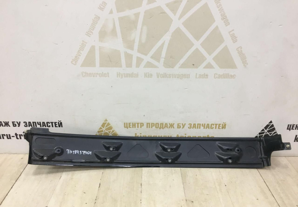 Накладка кузова наружная сдвижной двери Volkswagen Transporter T5 03> oem 7H1843796H Накладка кузова наружная сдвижной двери Volkswagen Transporter T5 03> oem 7H1843796H