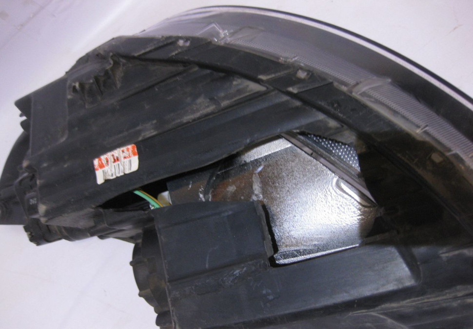 Фара правая Hyundai ix35 oem 921022Y000 (слом корпус) (скл-3) Фара правая Hyundai ix35 oem 921022Y000 (слом корпус) (скл-3)