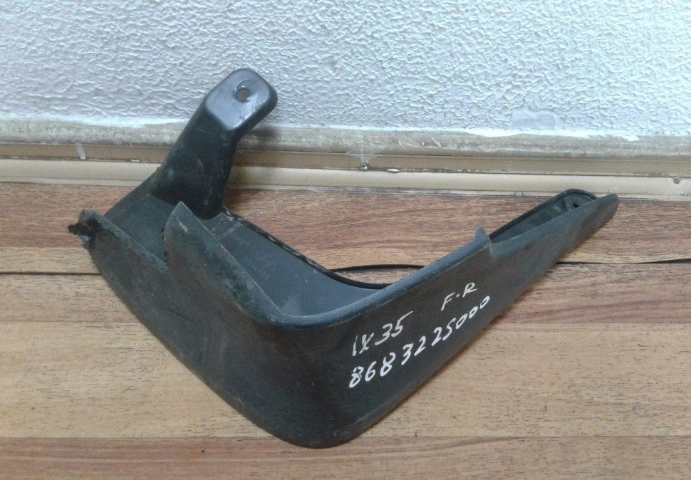 Брызговик передний правый Hyundai ix35 oem 868322s000