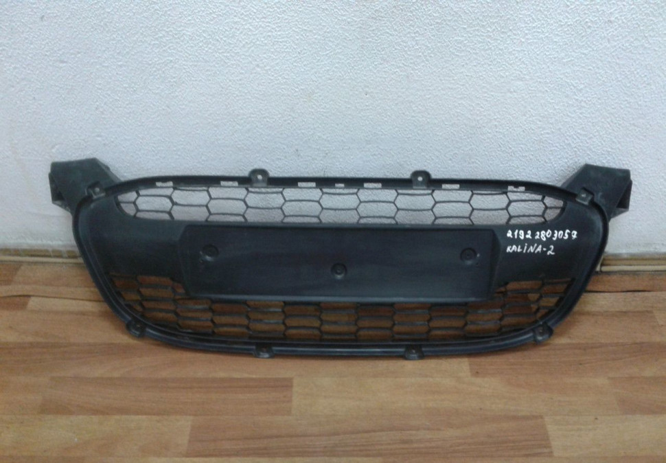 Решетка переднего бампера Lada Kalina 2 oem 21922803057 (скл-3)