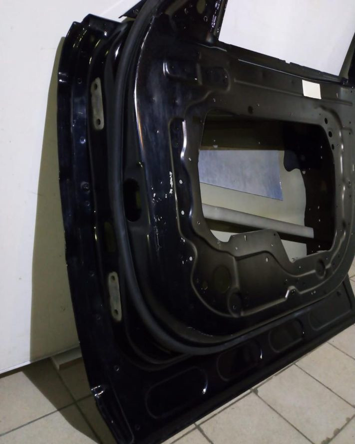 Дверь передняя правая Range Rover Sport oem LR044226 (Скл-3) Дверь передняя правая Range Rover Sport oem LR044226 (Скл-3)