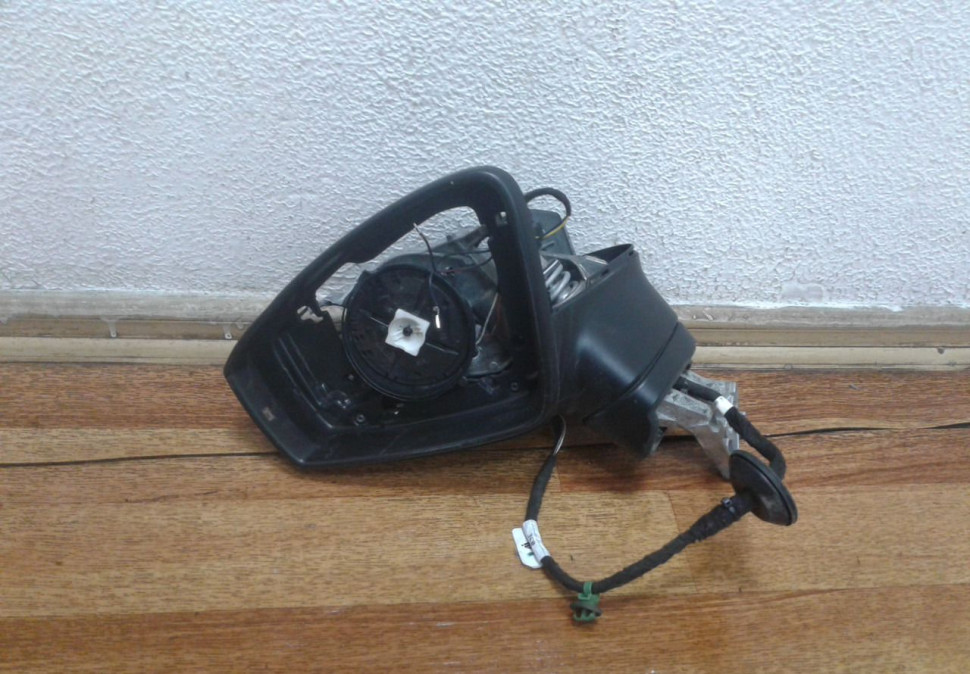 Корпус зеркала левый Volkswagen Tiguan 2 oem 5nb857501