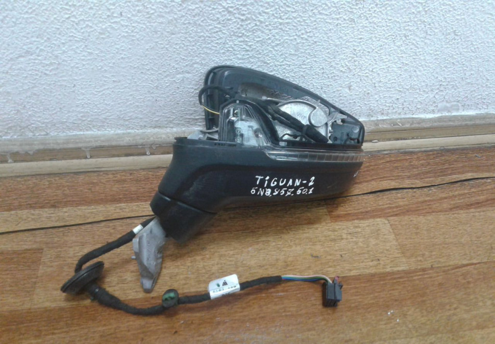 Корпус зеркала левый Volkswagen Tiguan 2 oem 5nb857501