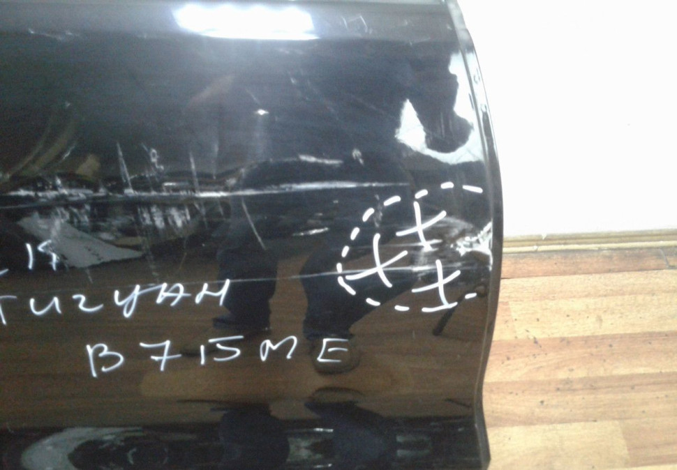 Дверь задняя правая с молдингом Volkswagen Tiguan (07-16) (вмятина) Дверь задняя правая с молдингом Volkswagen Tiguan (07-16) (вмятина)