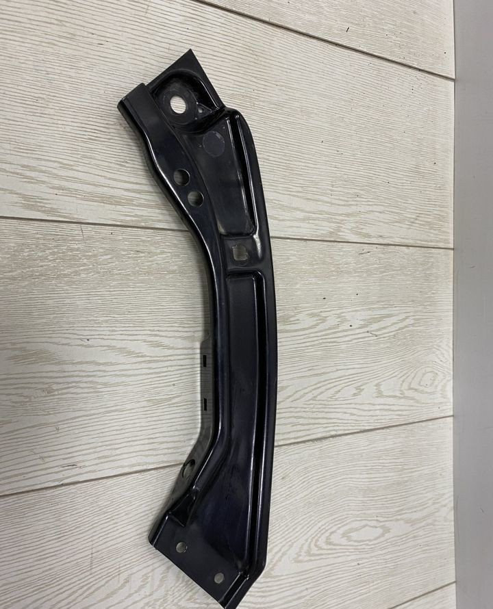 Кронштейн передней панели левый Skoda Rapid 2 OEM 60U805931