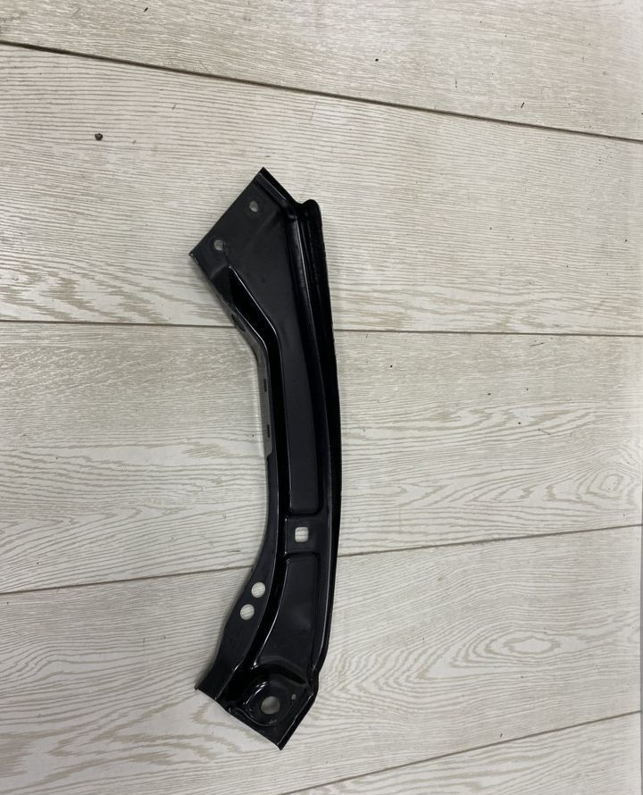 Кронштейн передней панели левый Skoda Rapid 2 OEM 60U805931 Кронштейн передней панели левый Skoda Rapid 2 OEM 60U805931