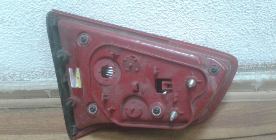 Фонарь правый внутренний Kia Sportage 3 oem 924063w000 (скол)