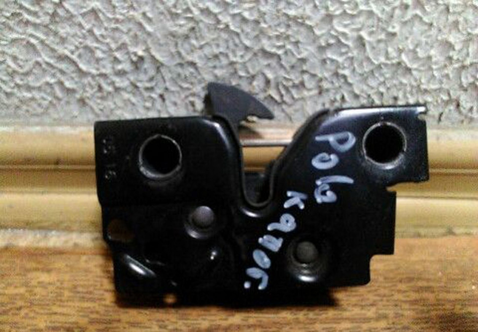 Замок капота Volkswagen Polo oem 5u0823509g