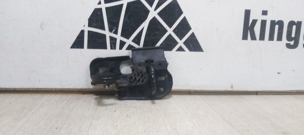 Замок капота Volkswagen Passat B6 oem 3C0823480 Замок капота Volkswagen Passat B6 oem 3C0823480