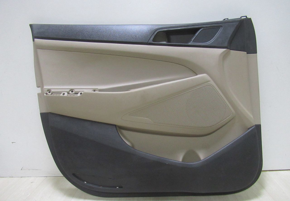 Обшивка двери передняя левая Hyundai Tucson 3 oem 82310d7000 (скл-3)