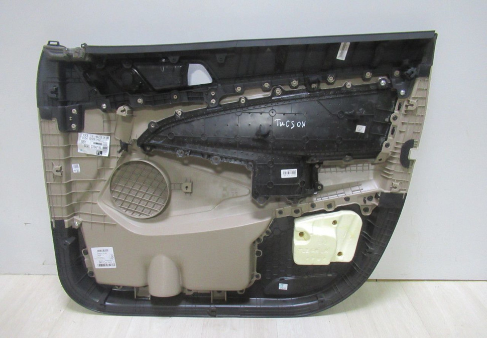 Обшивка двери передняя левая Hyundai Tucson 3 oem 82310d7000 (скл-3)