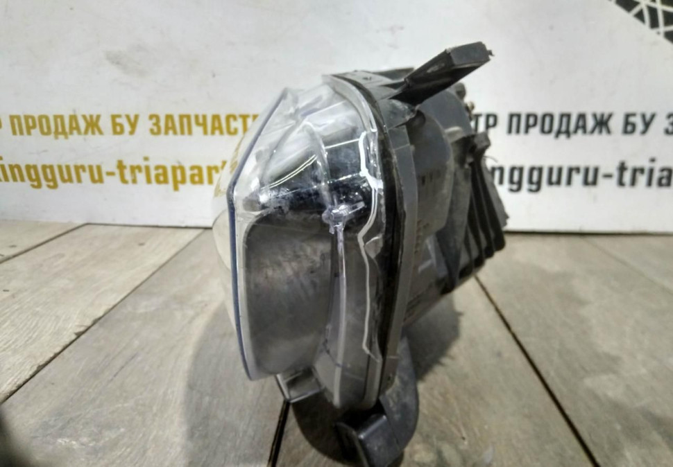 Фара ЛЭД LED правая бу Renault Kaptur OEM 260106736R