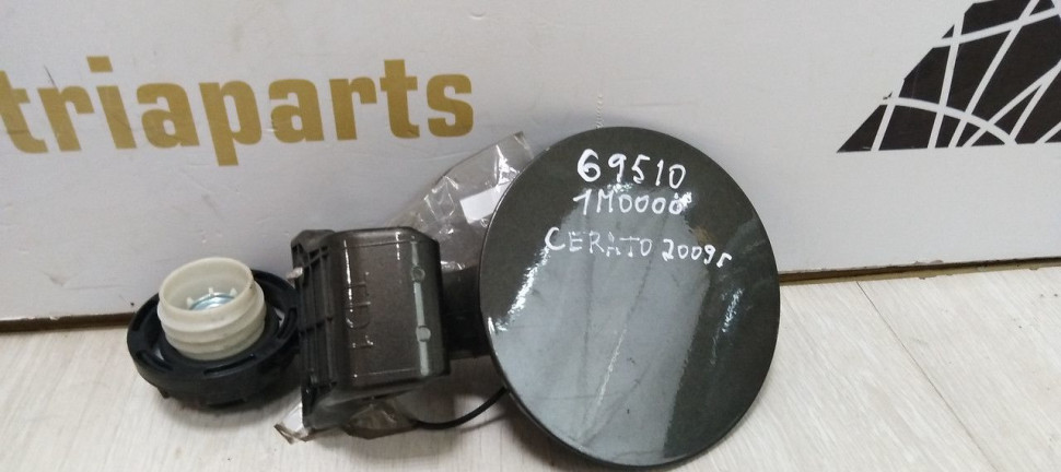 Лючок бензобака Kia Cerato 2 08-13 oem 695101M000