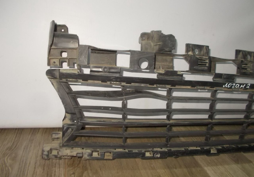 Решетка переднего бампера бу Renault Logan 2 OEM 622542439R