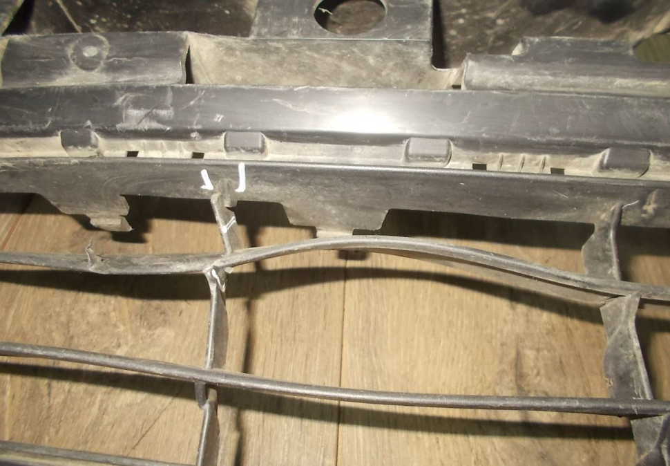 Решетка переднего бампера бу Renault Logan 2 OEM 622542439R