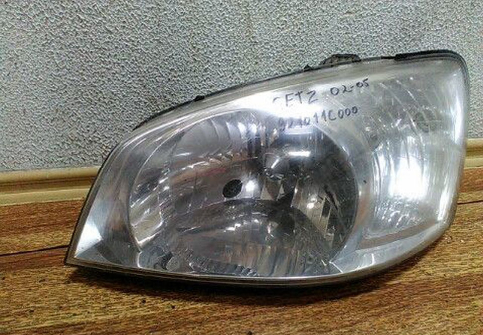 Фара левая Hyundai Getz галоген (02-05) oem 921011c000