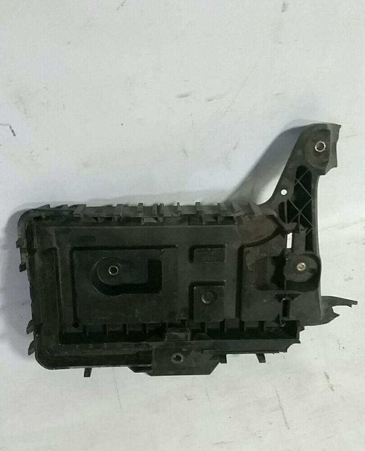 Поддон аккумулятора Volkswagen Passat B6 oem 1k0915333 (скл-1)