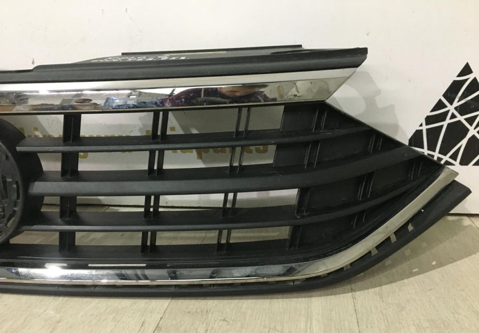Решетка радиатора Volkswagen Polo 6 2020 oem 6N5853653