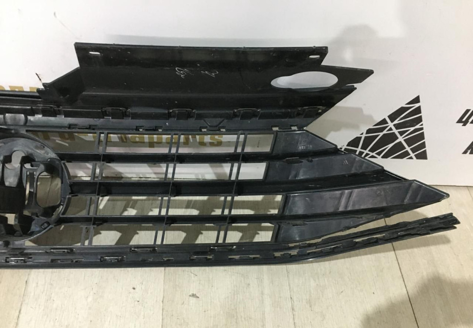 Решетка радиатора Volkswagen Polo 6 2020 oem 6N5853653