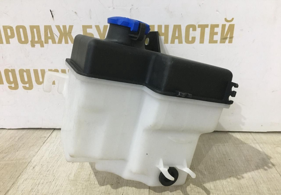 Бачок омывателя Hyundai Getz 2002-2006 oem 986101C021 Бачок омывателя Hyundai Getz 2002-2006 oem 986101C021