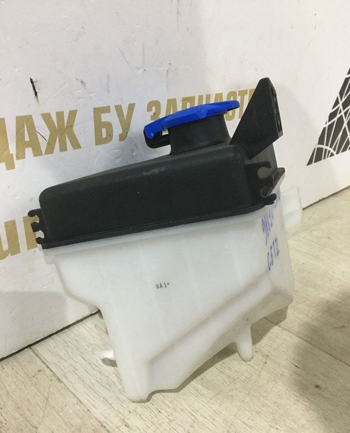 Бачок омывателя Hyundai Getz 2002-2006 oem 986101C021 Бачок омывателя Hyundai Getz 2002-2006 oem 986101C021