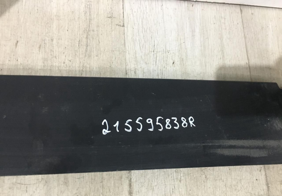 Дефлектор радиатора Renault Logan 2 OEM 215595838r