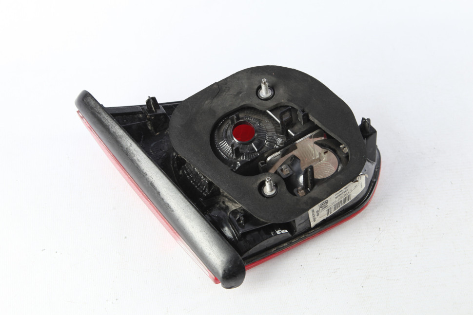 Фонарь внутренний правый Volkswagen Golf 6 2009 OEM 5K0945094G Фонарь внутренний правый Volkswagen Golf 6 2009 OEM 5K0945094G