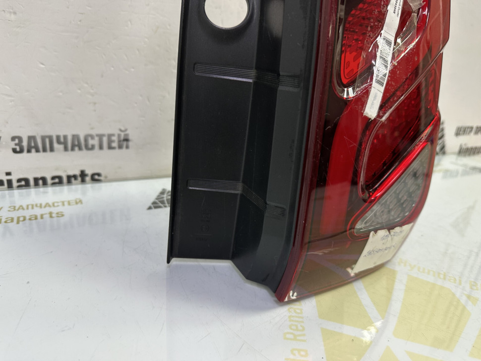 Фонарь правый Renault Duster рестайлинг OEM 265504304R