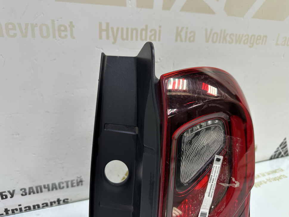 Фонарь правый Renault Duster рестайлинг OEM 265504304R
