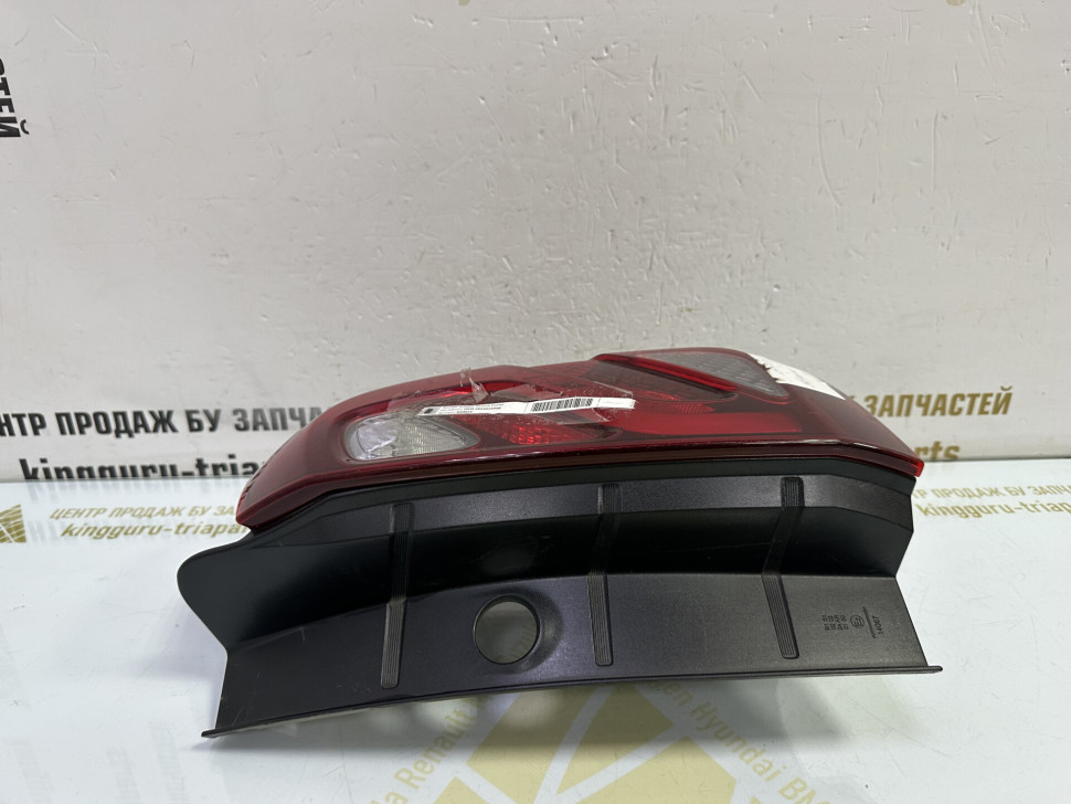 Фонарь правый Renault Duster рестайлинг OEM 265504304R